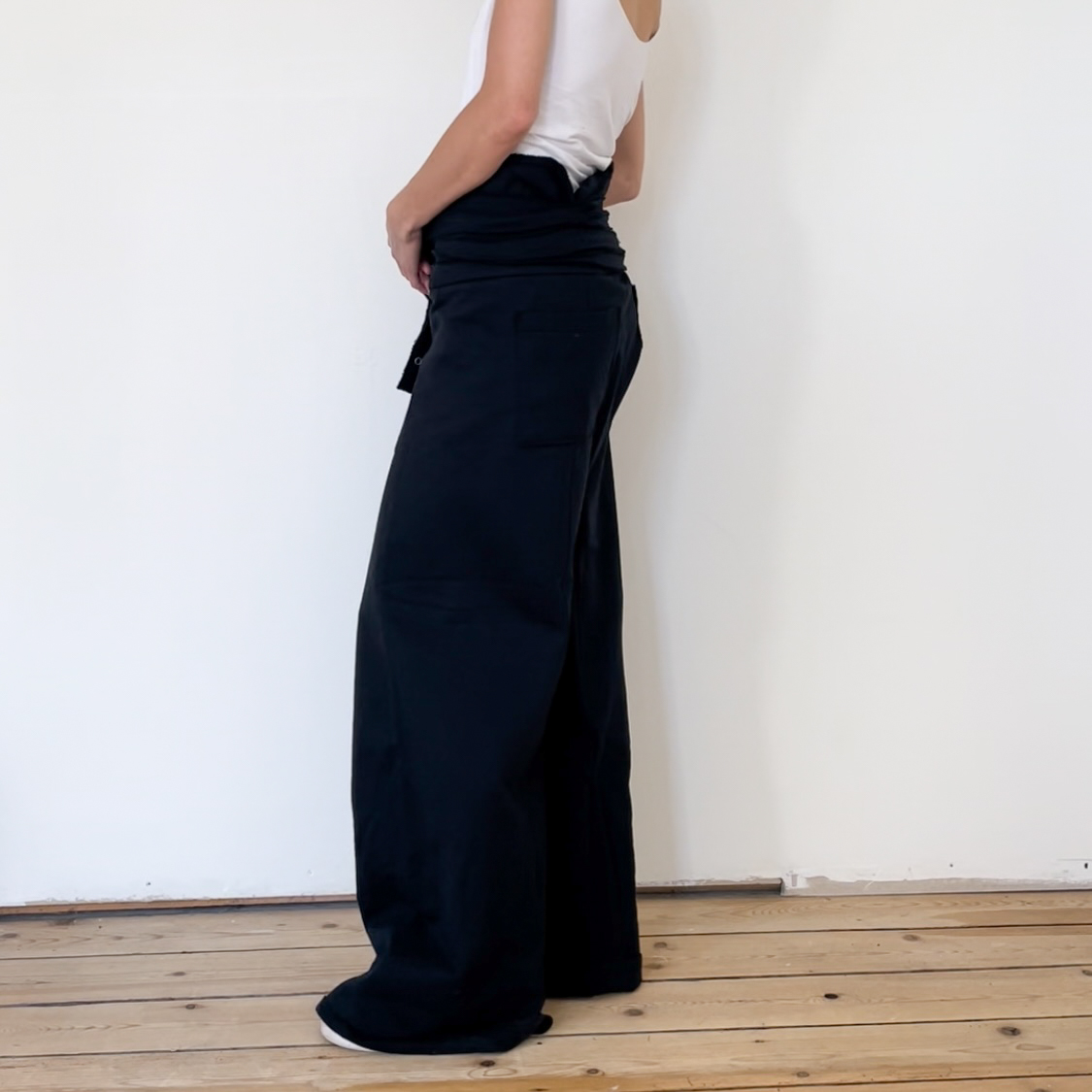 laugh-peas-227 Women pants TOKYO